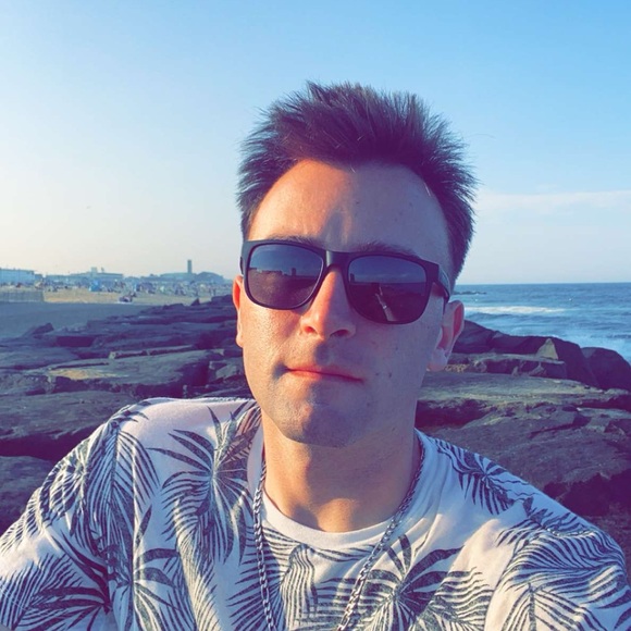 Like this listing for shows! - Picture 5 of 16